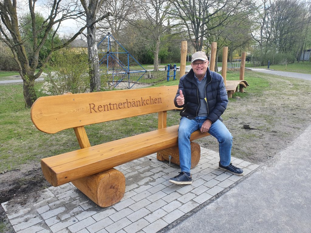 "Rentnerbänkchen" im Luisenpark aufgestellt